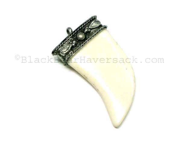 Claw Pendant